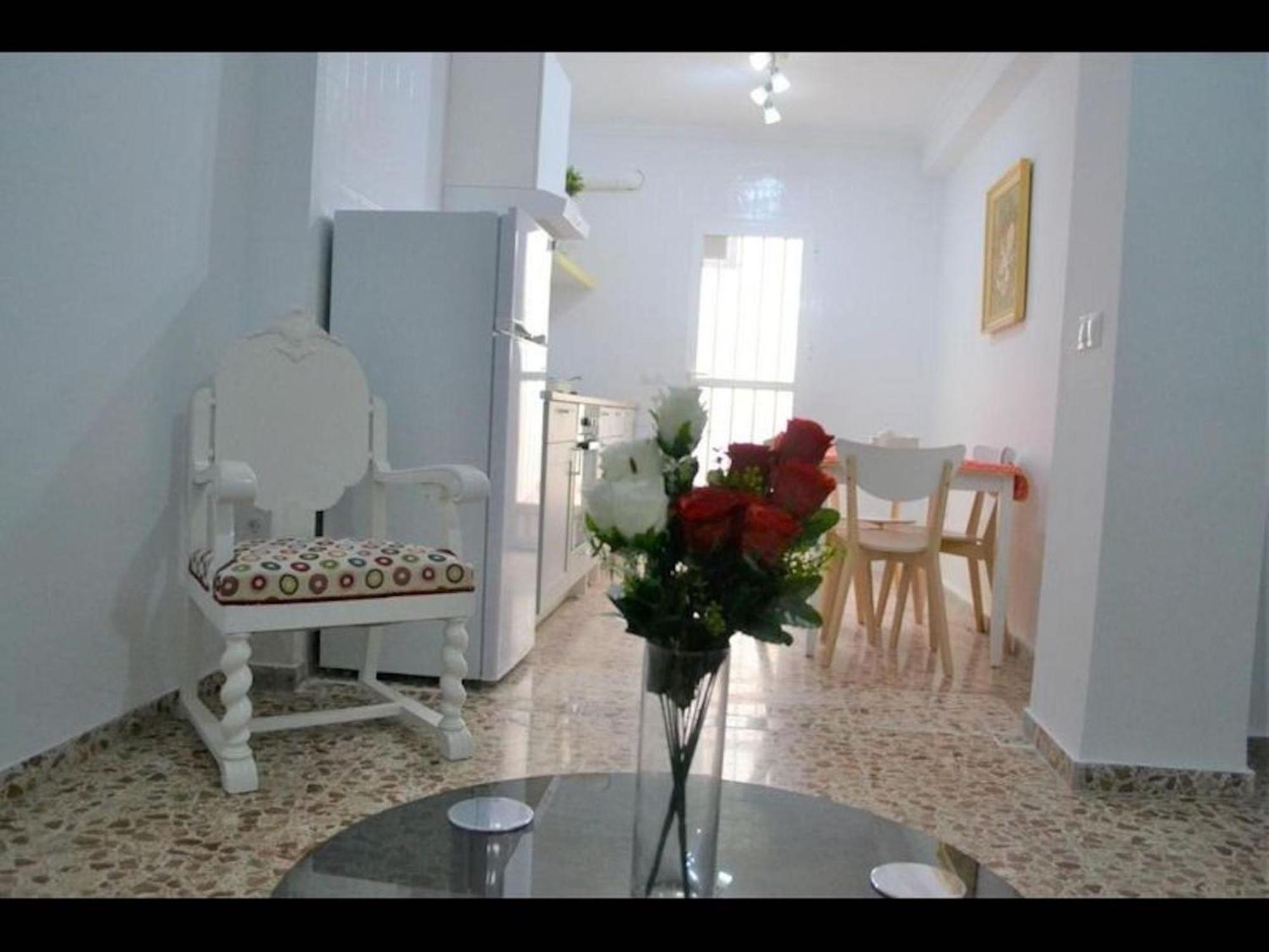 Exceptional Fully Refurbished With Stunning Bathroom 1 Bed Apartment *