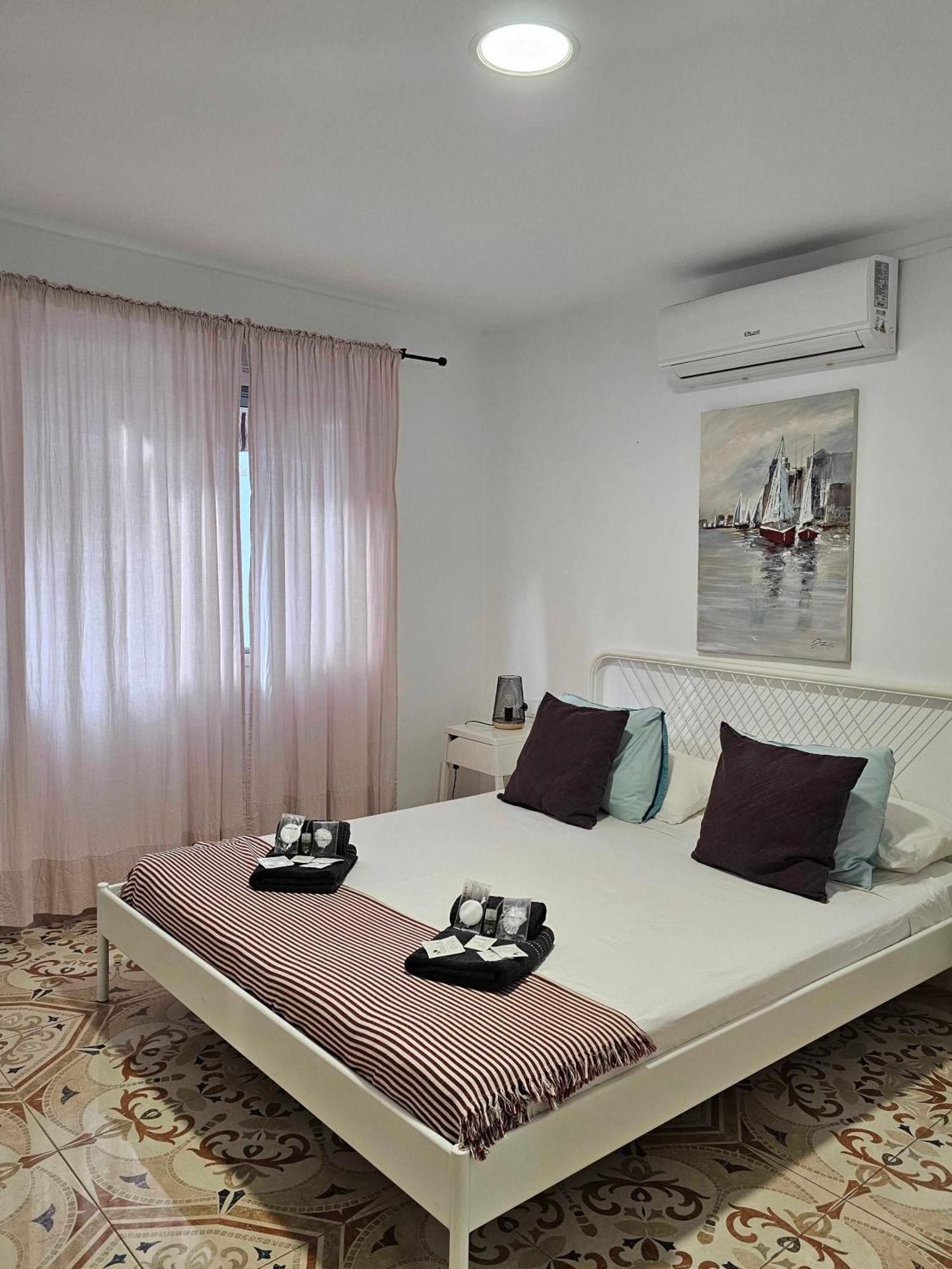 Suncastle -with Sunny Rooftop Terrace And Barbecue