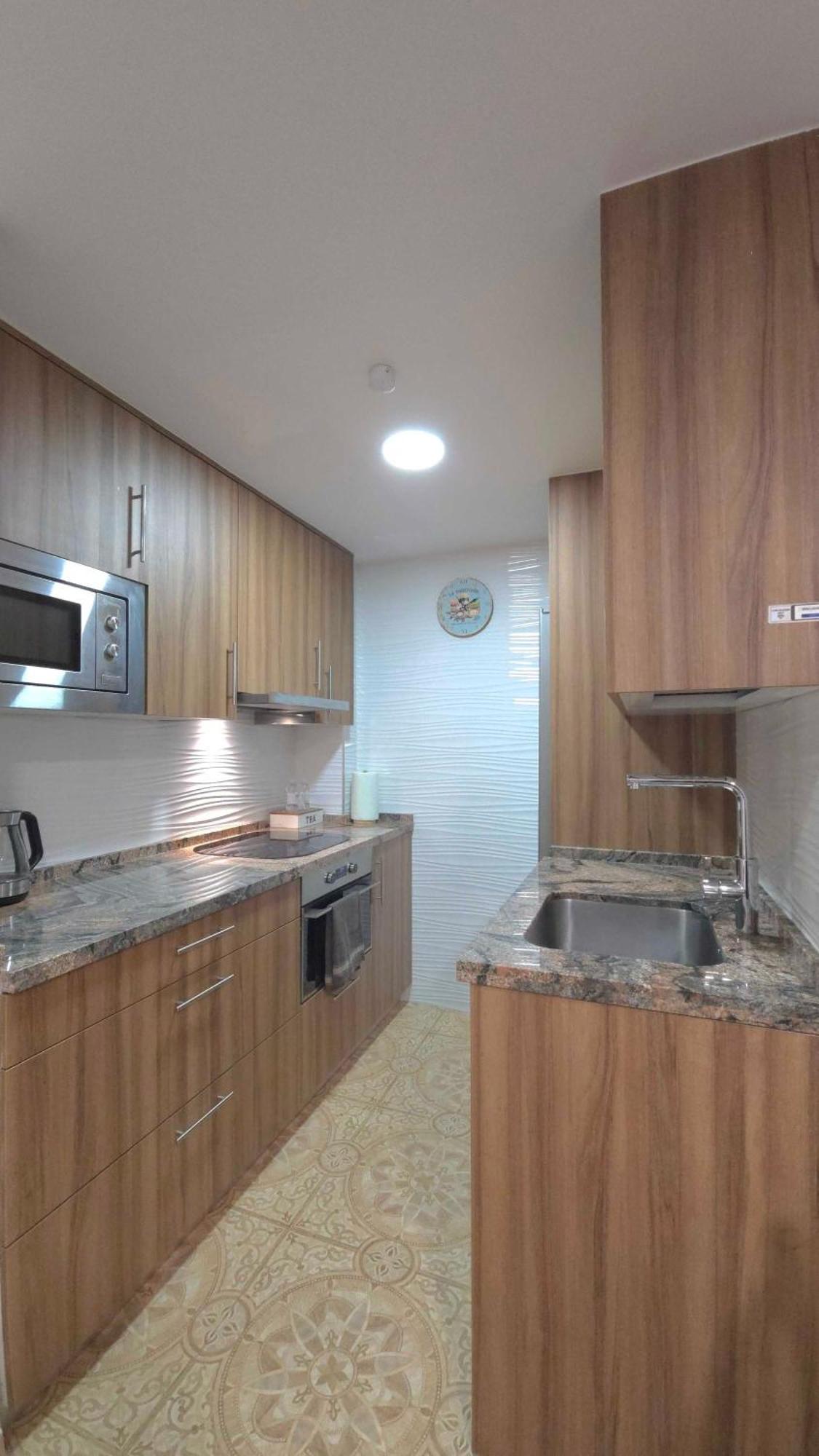 Suncastle -with Sunny Rooftop Terrace And Barbecue *