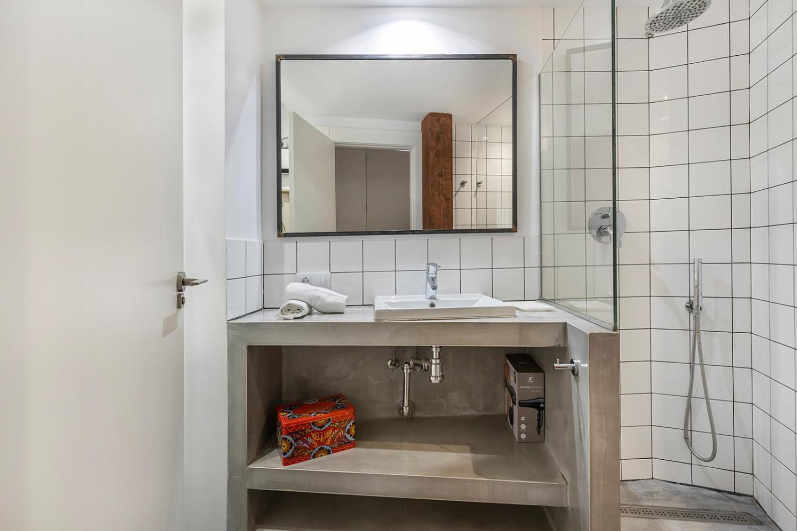 Apartment Design In Center Of With Ac