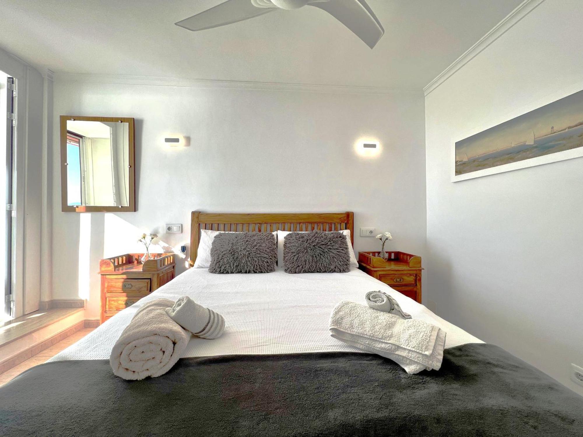 Apartamento Vistas Al Mar. Gran Salon. Playa A 1 Minuto. Wifi Alicante