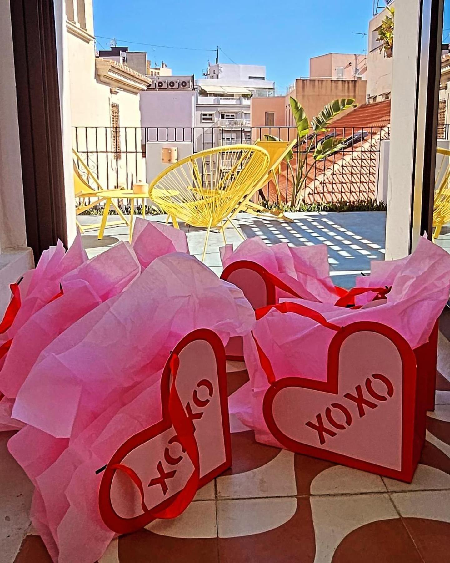 Glamorous Pink In Center Apartment *