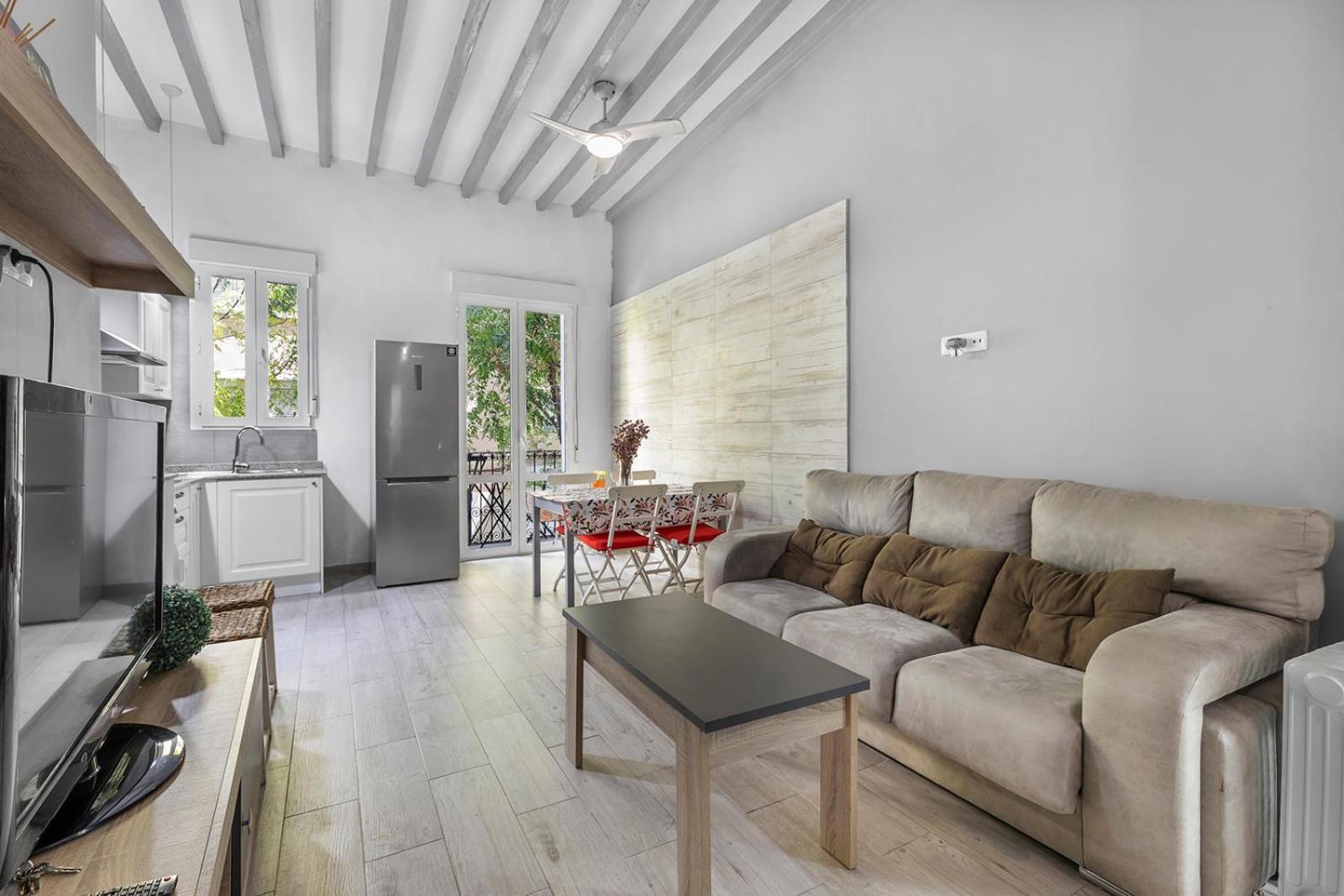 Modern & Bright Loft Near Market Apartment *
