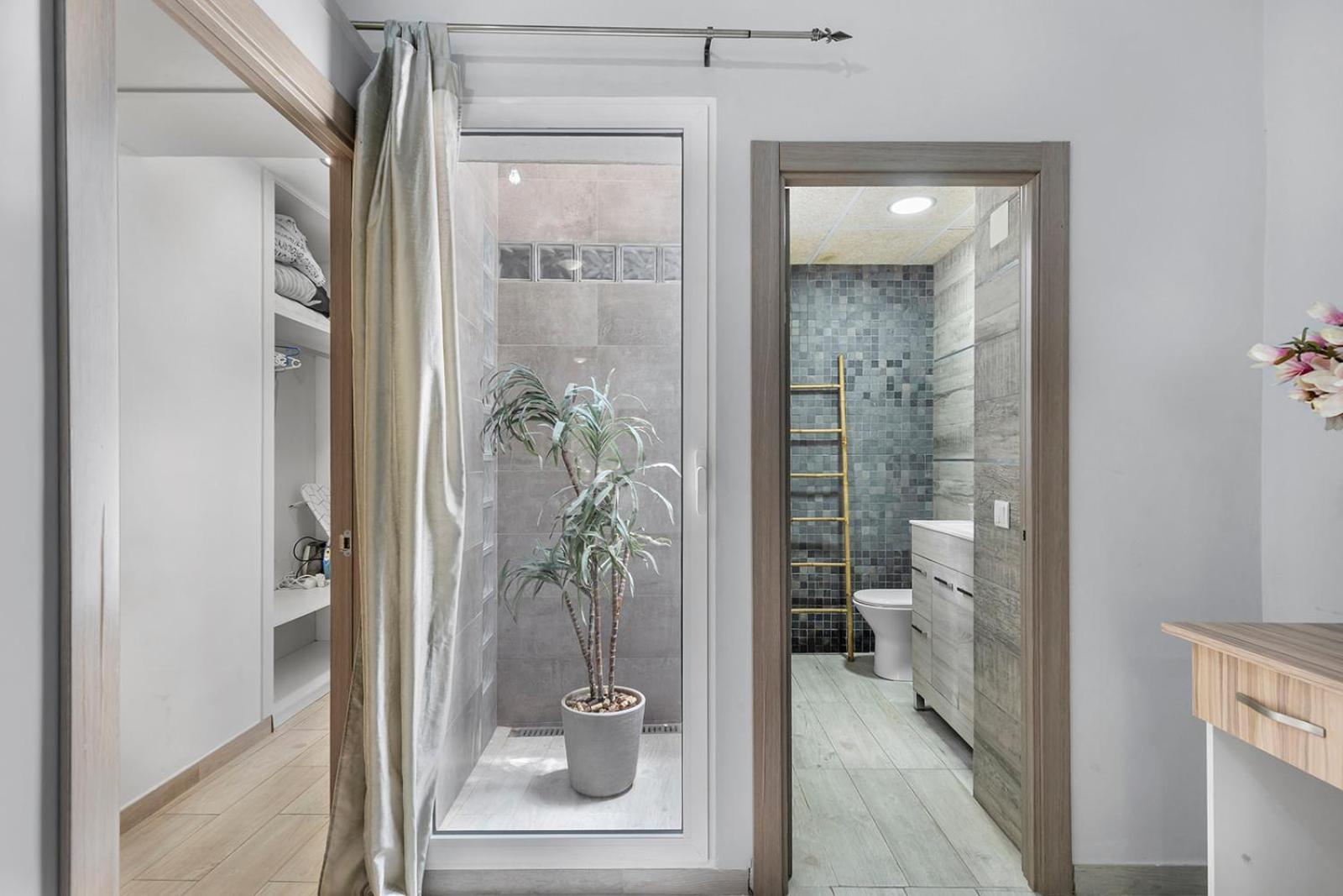 Modern & Bright Loft Near Market *