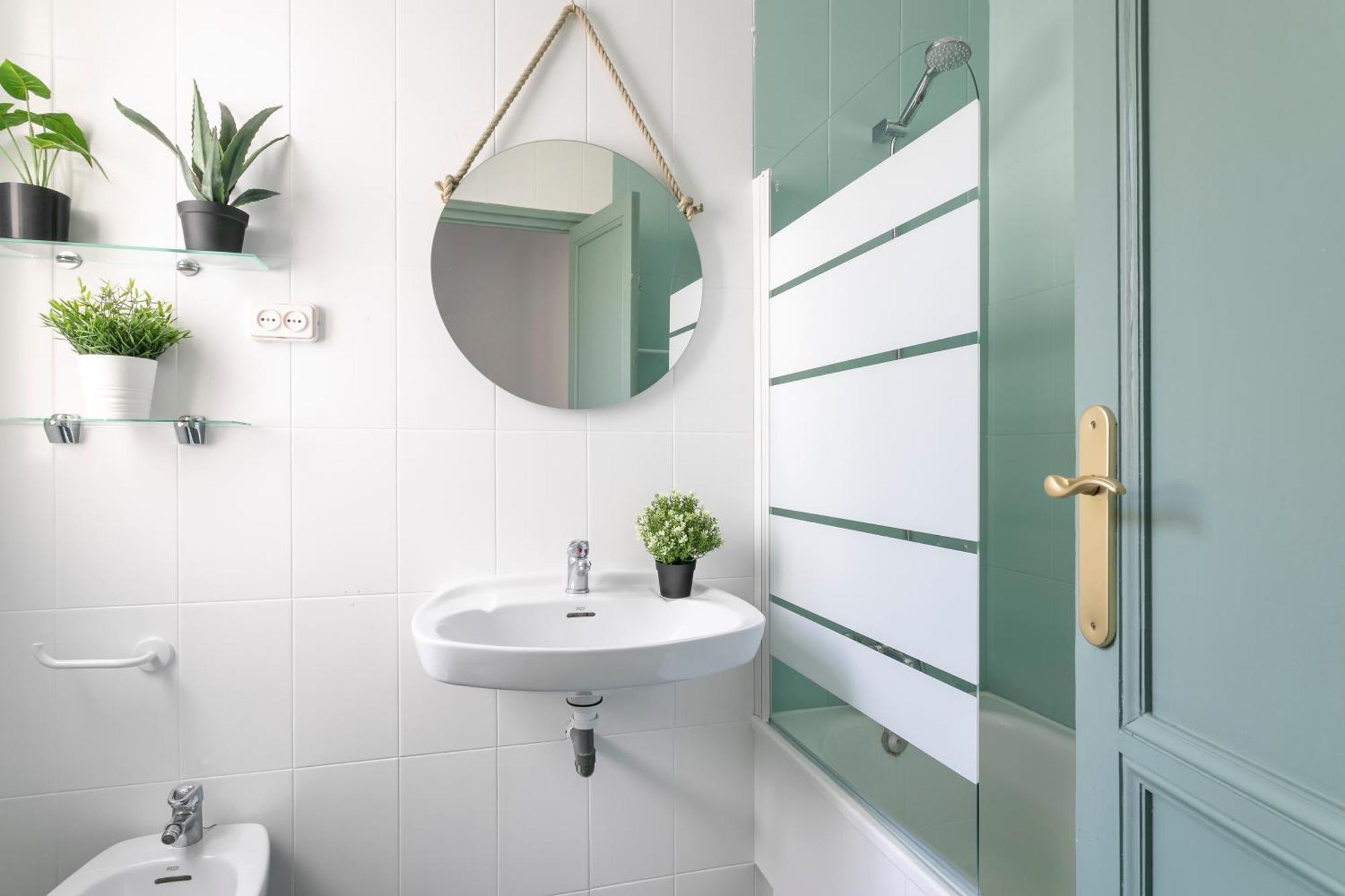 Charming Room With Private Bathroom Homestay