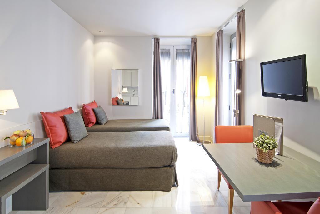 Huoneisto Apartamentos Living Alicante Alicante