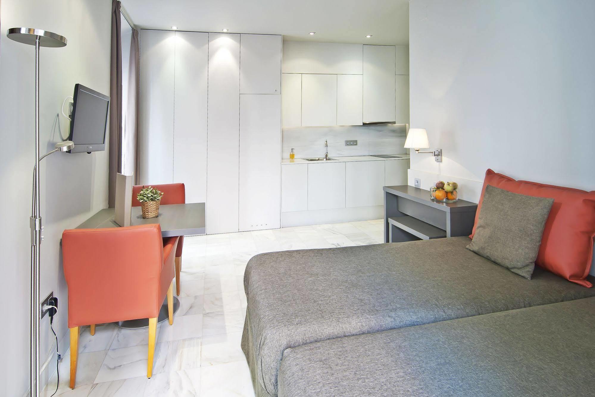Huoneisto Apartamentos Living Alicante *