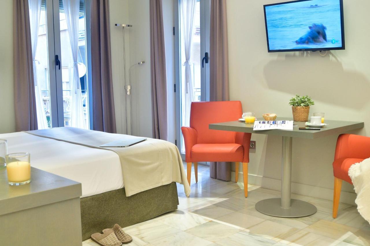 Huoneisto Apartamentos Living Alicante
