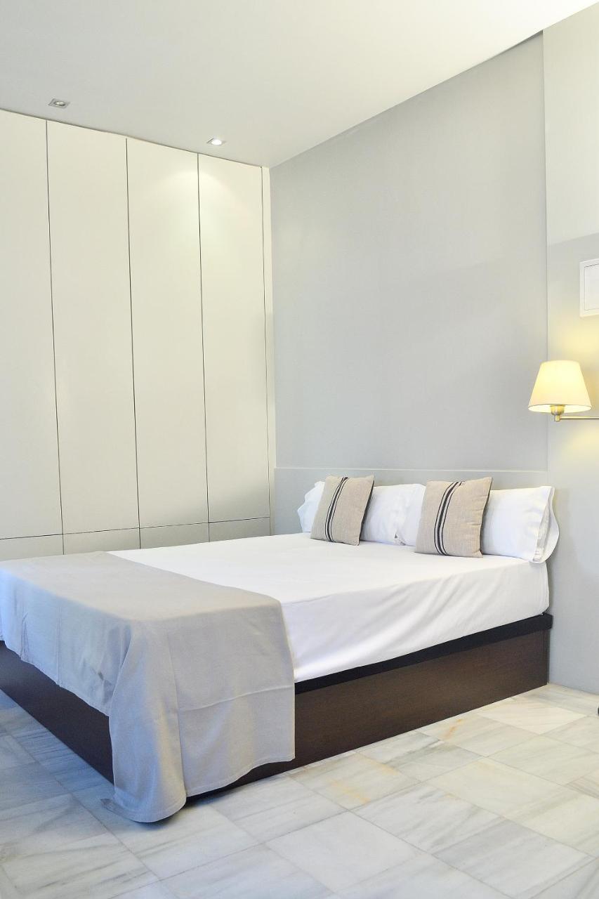 Huoneisto Apartamentos Living Alicante